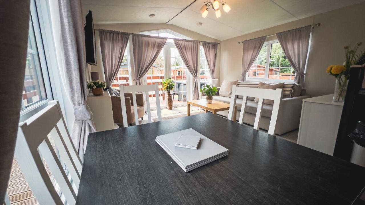 מורפת' Angie'S Haven, Superb 2 Bedroom Lodge With Hot Tub - Sleeps 6 - Felmoor Park מראה חיצוני תמונה